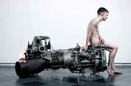 El motor de un avión de los Estados Unidos, uno de los objetos de la performance premiada