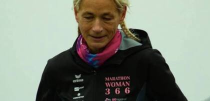 El motor detrás de su compromiso diario fue mucho más que un récord personal. Dosogne dedicó su reto a recaudar fondos para la organización BIG Against Breast Cancer, logrando reunir alrededor de 65.000 euros para la investigación contra el cáncer de mama (IG @marathonwoman366)