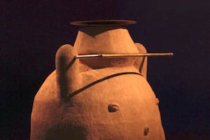 El motor I (2019), el horno de barro creado por Gabriel Chaile que se usará para elaborar platos del moderno restaurante bar de Arthaus Central