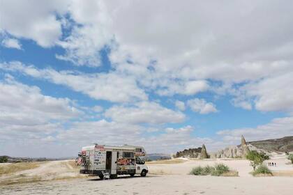 El motorhome de la familia rodante por los paisajes turcos
