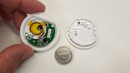 El Motorola Connect Coin lleva una pila CR2032