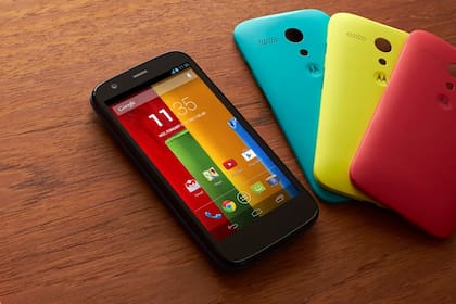 El Motorola Moto G viene con una carcasa negra, las tapas de colores se venden por separado o en la versión liberada (hay más colores)