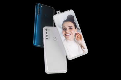 El Motorola One Fusion+ esta equipado con una camara popup de 16 megapixeles, una amplia pantalla de 6,5 pulgadas y una bateria de 5000 mAh