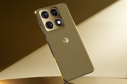 El Motorola Signature tiene Android 16 y la compañía promete que recibirá 7 años de actualizaciones de sistema operativo