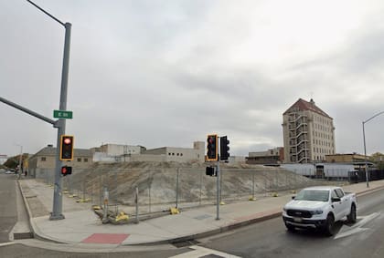 El "Mount Marysville" alberga la mayor parte de los escombros tóxicos de la demolición del hotel incendiado hace más de un año