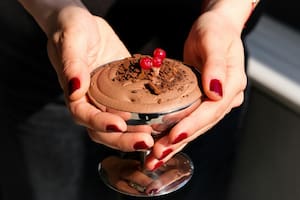 La mousse de chocolate con dos ingredientes que es furor en las redes por su facilidad