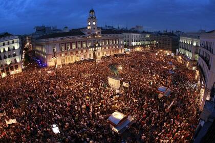 El Movimiento 15M abarrota la céntrica Puerta del Sol de Madrid en el primer aniversario del movimiento reivindicativo