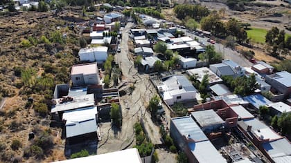 El movimiento del cerro provocó el colapso de las viviendas en barrio Sismográfica (Foto ADNSUR)