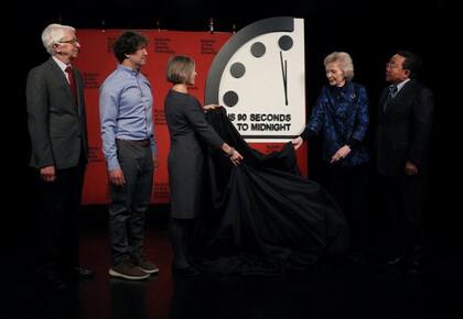 El movimiento del Reloj del Juicio Final lo determinan varios científicos, incluidos 13 premios Nobel.