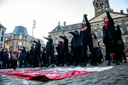 El movimiento estableció un fuerte mensaje que se expandió a nivel global: "Y la culpa no era mía, ni dónde estaba ni cómo vestía... el violador eres tú”