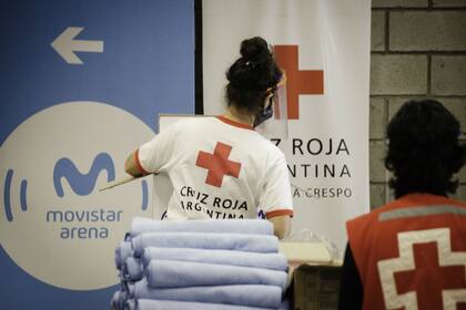 Movistar Arena cedió sus instalaciones para que la Cruz Roja continúe con el armado de cajas con elementos de higiene para personas en situación de vulnerabilidad