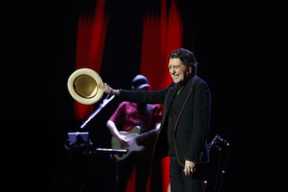 El Movistar Arena se rindió a los encantos de Joaquín Sabina