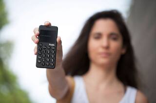 El incómodo lujo de no tener Internet ni aplicaciones en el celular