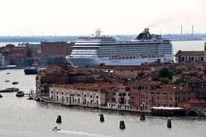 Turismo: la vuelta de los cruceros desata protestas en Venecia
