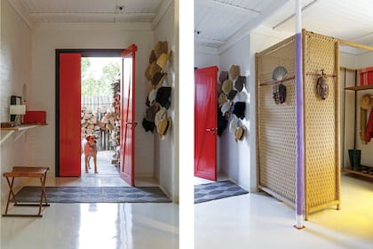 El mudroom está hecho con entretejido de yute y seagrass y su trama es un buen fondo para las máscaras africanas.