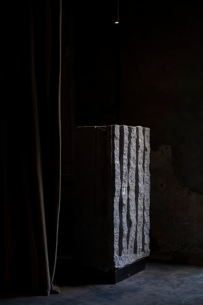 El mueble de recepción de Al Fondo Bar.