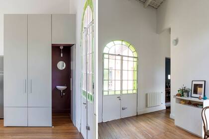 El mueble que esconde el toilette se laqueó en ‘Colonnade Gray’ (Sherwin Williams), el mismo color que se usó para los cajones de la cocina.