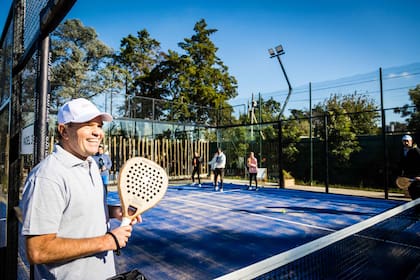 El multicampeón de pádel Roby Gattiker se encargó del diseño del nuevo Sector Deportivo Tenis & Pádel de Azzurra.