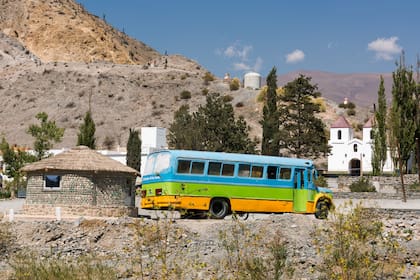 El multicolor Colectivo de los Sueños: Chifri lo llenó de juegos y libros, elementos deportivos, TV, pelotero, y visitaba una escuelita primaria donde servía como material didáctico complementario para las maestras.