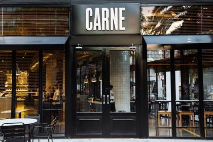 El multipremiado Mauro Colagreco sofistica el rubro de las hamburguesas con Carne