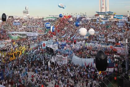 El multitudinario acto en Huracán, antes de las elecciones
