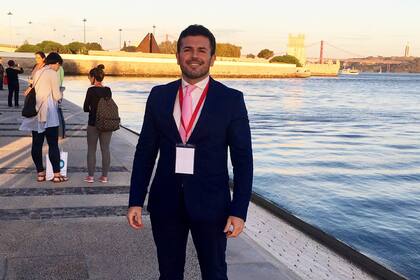 El mundo académico y universitario dedicado a las humanidades, a la enseñanza de la literatura europea y clásica, o la literatura comparada, era un campo cada vez más limitado, y tuvo que reinventarse.