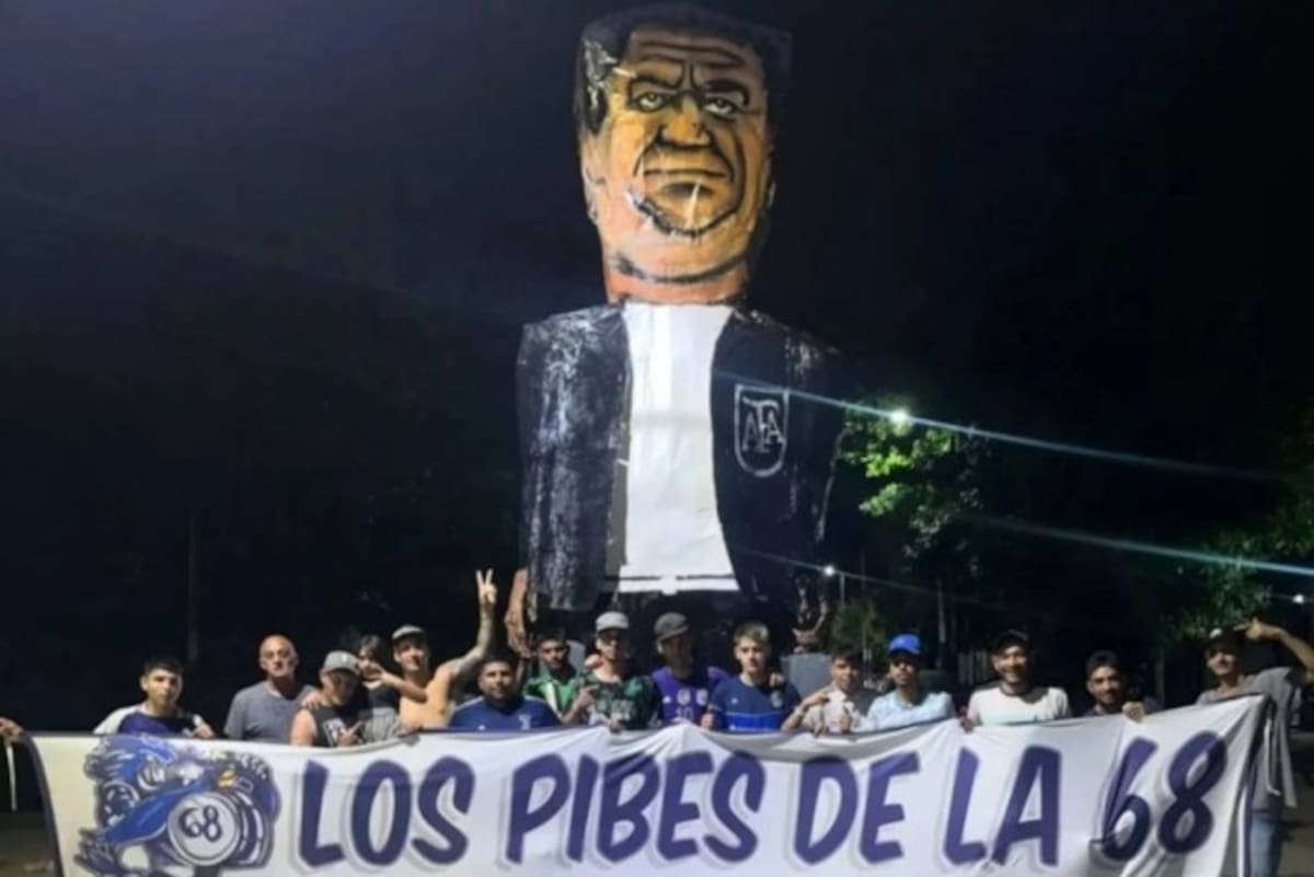 A queima das bonecas em La Plata desta vez envolveu Chiqui Tapia, representada por malas