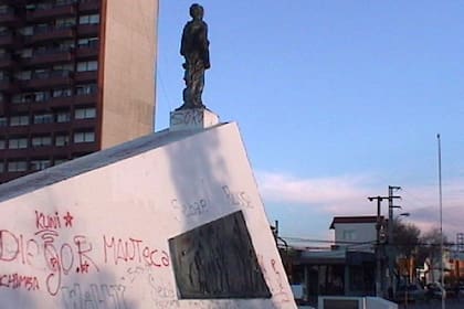 El municipio de Madryn pretende remover las rejas del monumento a la Mujer Galesa