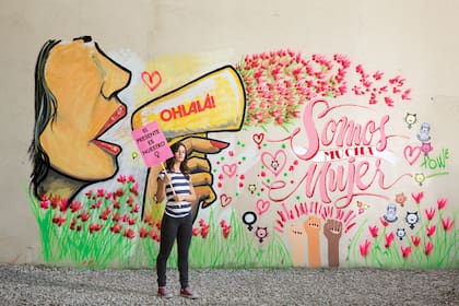 El mural de OHLALA! junto al Centro Integral de la Mujer Elvira Rawson (en Salguero 765)