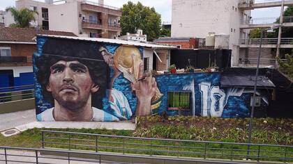 El mural de Sebastián Cener en honor a Diego Armando Maradona en San Fernando