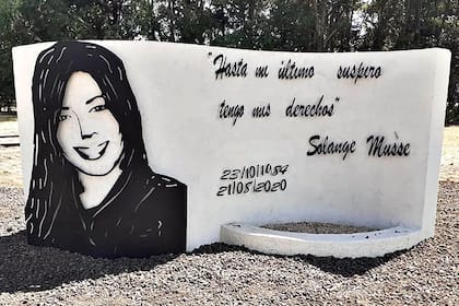 El mural en honor a Solange Musse en Huinca Renancó