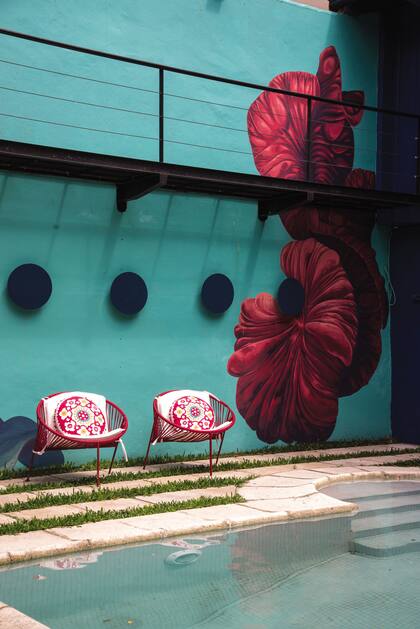 El mural fue diseñado y realizado por la artista Sofía Mele.