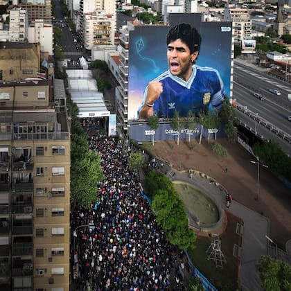 El mural más grande del mundo dedicado a Diego Armando Maradona es obra de Martín Ron