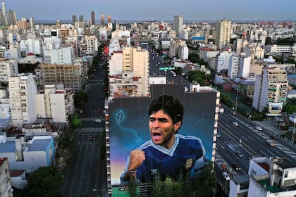 El mural se comenzó a pintar el 1 de octubre y se inauguró el 30 de octubre 2022, el día que Diego hubiera cumplido 62 años