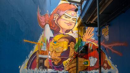 El mural tardó 10 días en hacerse y ocupa 200 metros del patio de El Quetzal