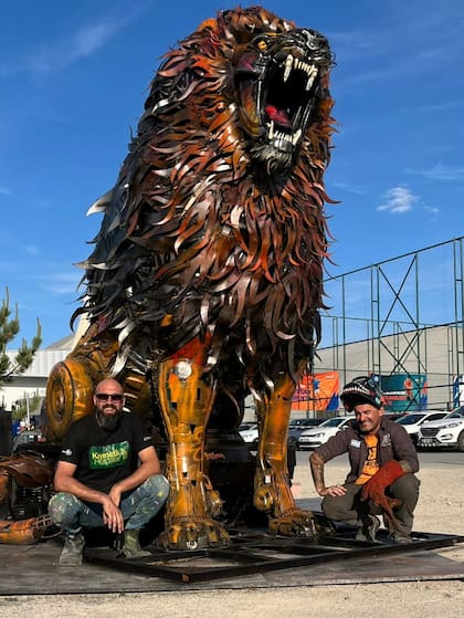 El muralista Berna Calabia, "Aslan" y Julián Provenzano