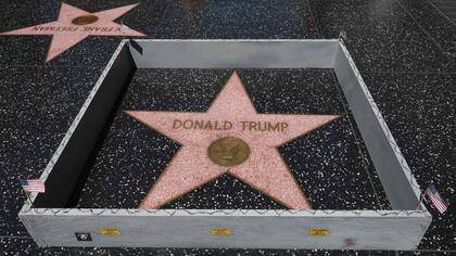Hace unos años, la estrella que tiene Trump en el Paseo de la Fama de Hollywood fue intervenida con un muro