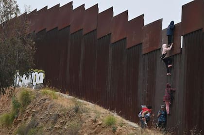El muro entre Estados Unidos y México busca acabar con la inmigración ilegal