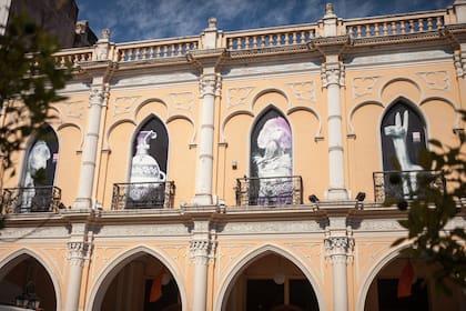 El Museo de Arqueología de Alta Montaña está frente a la plaza principal de Salta