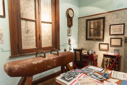  El museo del Buenos Aires English High School se inauguró en 2004 para los festejos de los 120 años. 

