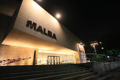 El museo MALBA iluminado