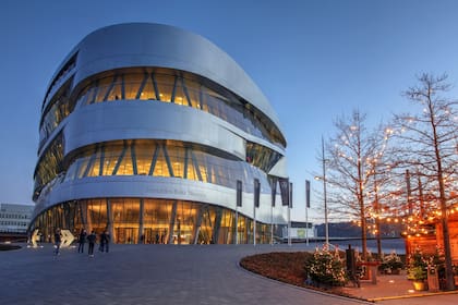 El museo Mercedes Benz es un ícono de la ciudad