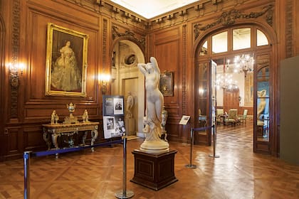 El Museo Nacional de Arte Decorativo sigue intervenido por la investigación del robo de veinte piezas de su colección