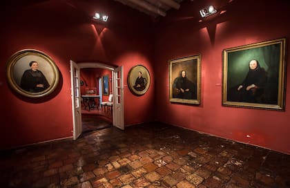 El museo reconstruyó el atelier de Prilidiano Pueyrredón, su antiguo propietario, y posee diecisiete retratos realizados por el artista.
