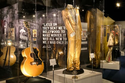El museo también tiene varias de sus guitarras