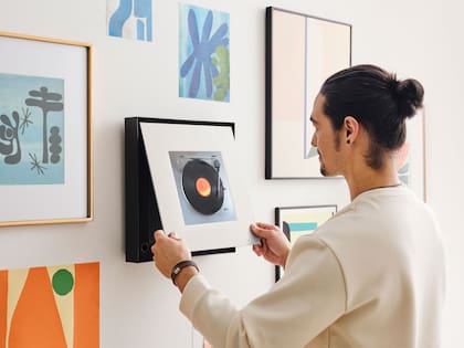 El Music Frame trae un paspartú que se puede retirar, con un calado para poner una foto; también se le puede cambiar el marco