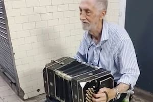 El músico Enrique Fasuolo y su bandoneón Germania