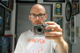 Moby reconoció que no se comportó de manera "responsable" con Natalie Portman