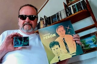 Carlos Perón, un “cuadro” de la música electrónica que confunde a Juan Domingo con Fidel Castro