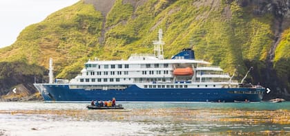 El MV Hondius, donde se decretó un brote de Hantavirus y murieron tres pasajeros que partieron desde Ushuaia
